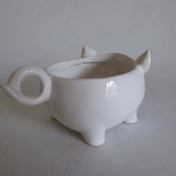 NEW CREATIVE CO-OP BRAND WHITE PIG CERAMIC HANDLED BOWL DISH - Picture 3 of 12